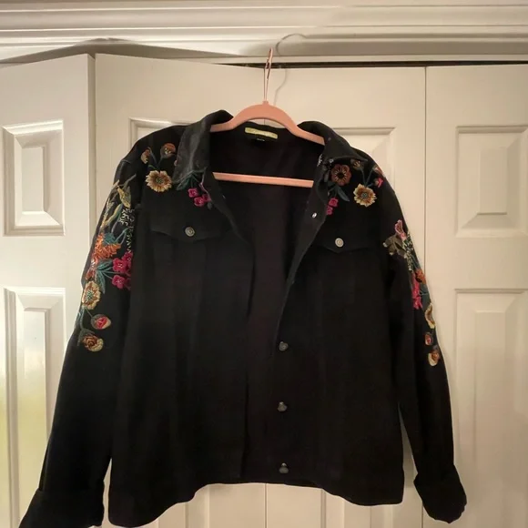 Gianni Bini Embroidered Black Denim Jacket - Picture 3 of 6